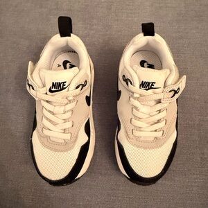 Practically new Nike Kids' Sneakers in White and Black size 8c